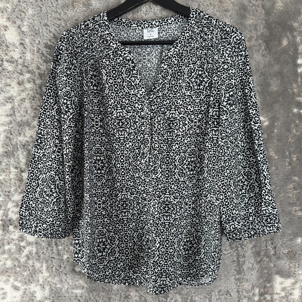 Croft Barrow Size S Abstract Boho V Neck Top Black‎ White Casual Pullover